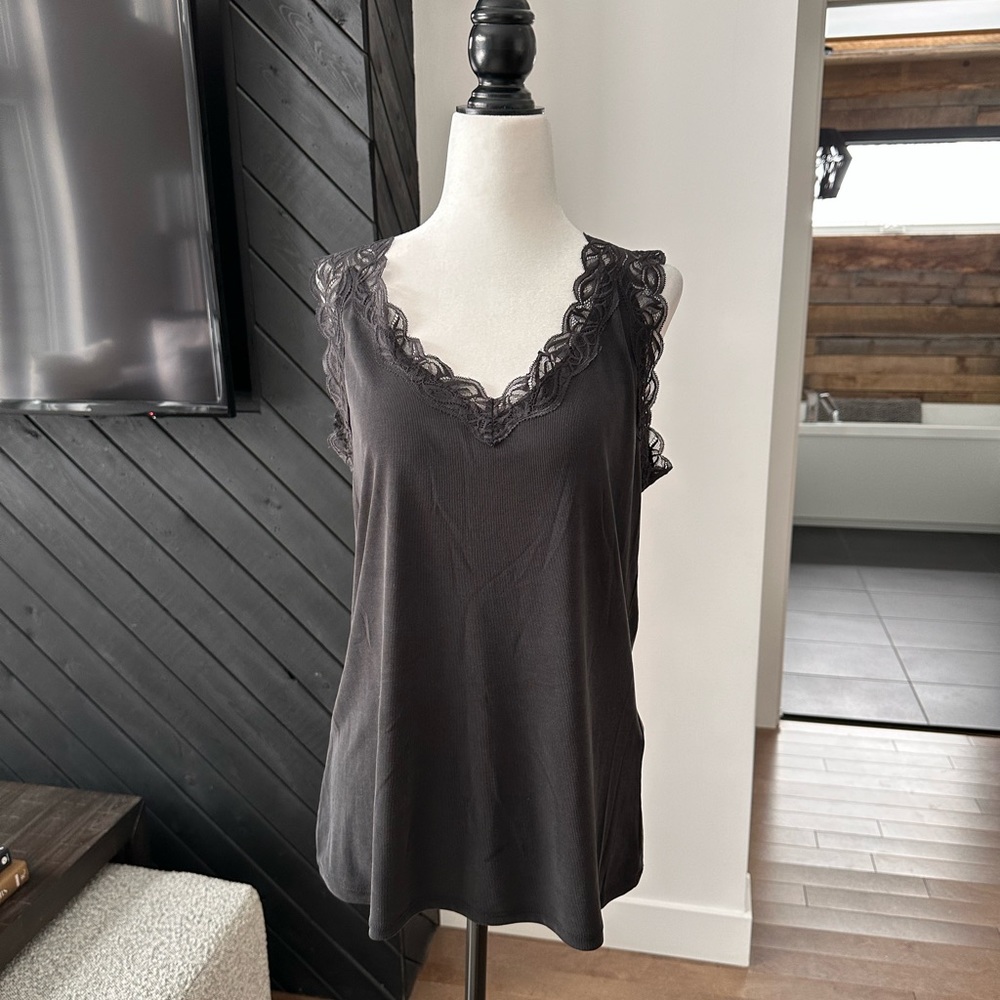 VERO MODA camisole in black with lace